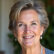 Professional headshot of Maria Rodriguez, a compassionate woman with kind eyes, suitable for a nutritionist profile.